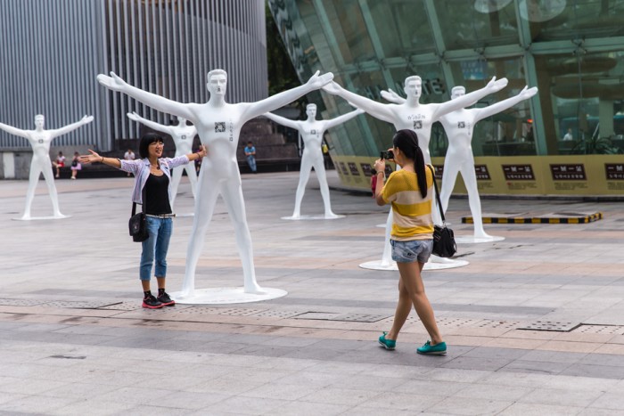 港铁艺术装置《拥抱》 ,深圳雕塑_雕塑设计制作公司