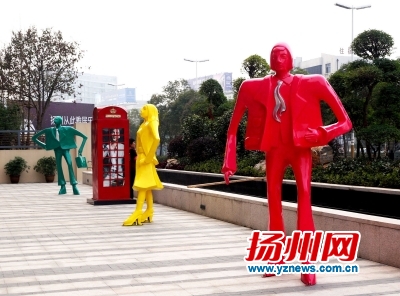现代雕塑亮相街头 （深圳左堂雕塑，专业雕塑设计与雕塑制作）